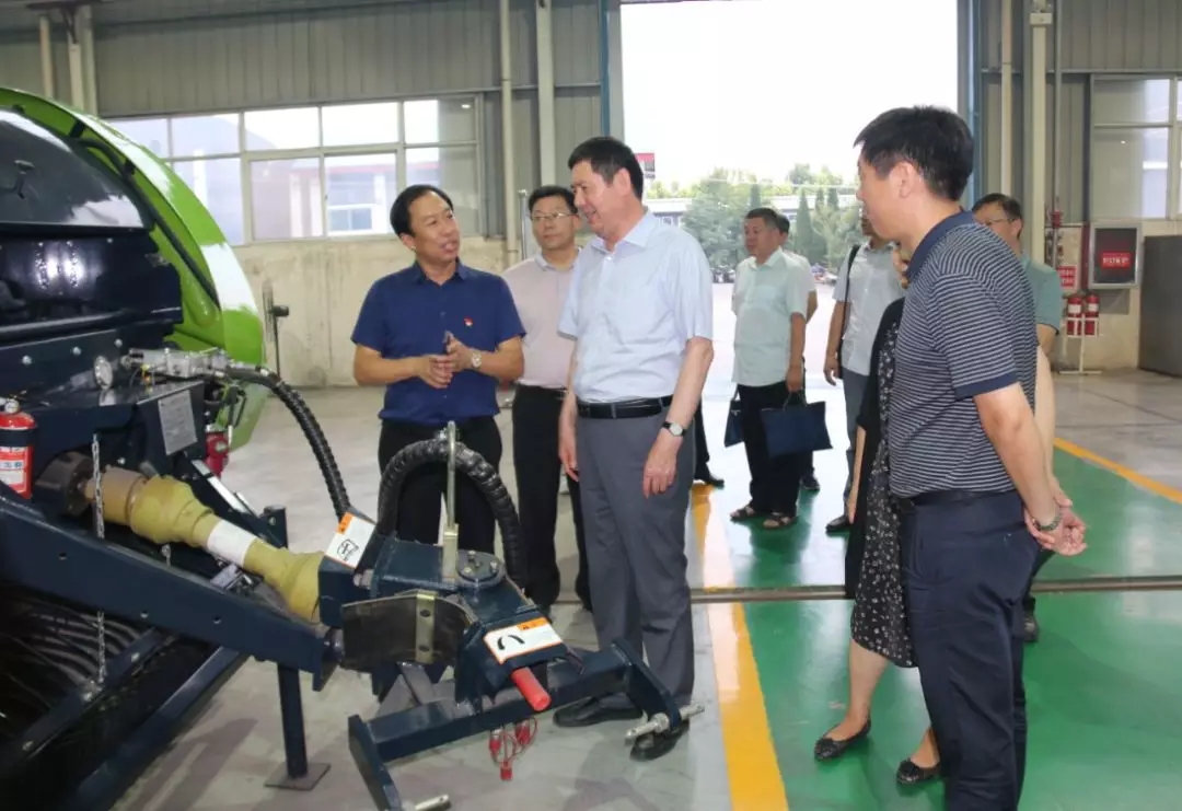 新鄉(xiāng)市工信委黨組書記、主任杜家武一行到花溪公司調(diào)研